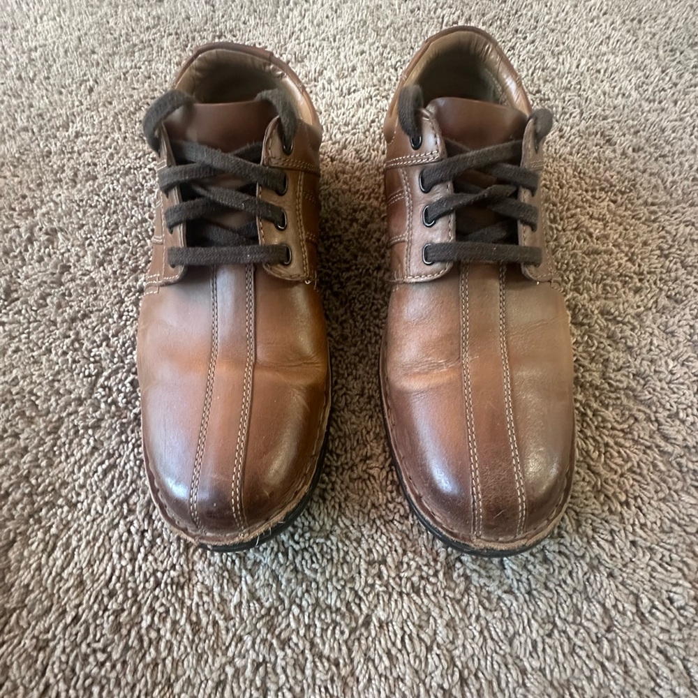 Clarks Men's Tan Leather Oxfords
